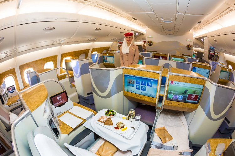 vé máy bay từ Dubai về Việt Nam Emirates Airlines